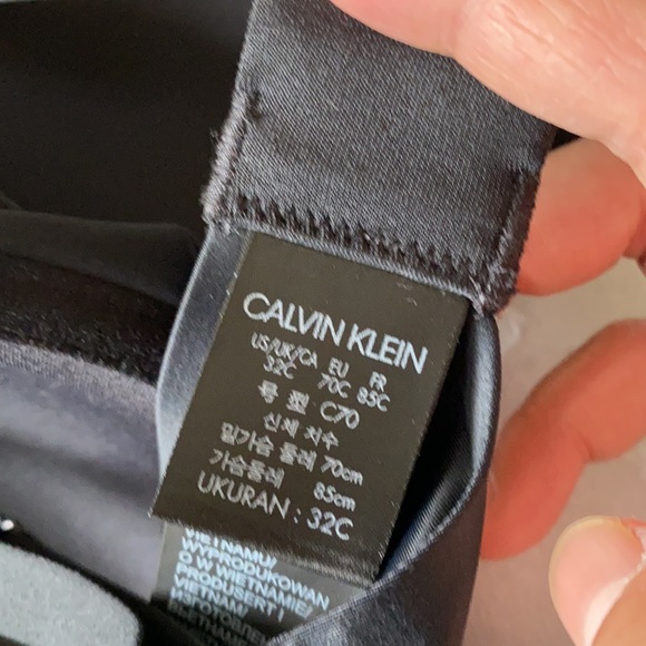 Calvin Klein Liquid Touch lightly lined bra - Picture 7 of 7